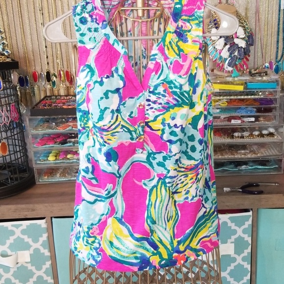 Lilly Pulitzer Tops - LP essie top S Lilly Pulitzer Tops - LP essie top S